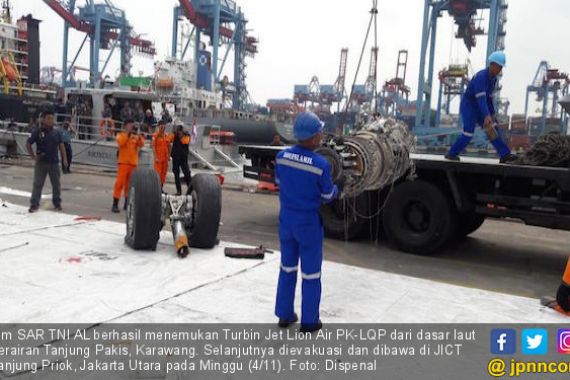 TNI AL Berhasil Menemukan Turbin Jet Lion Air JT-610 - JPNN.COM