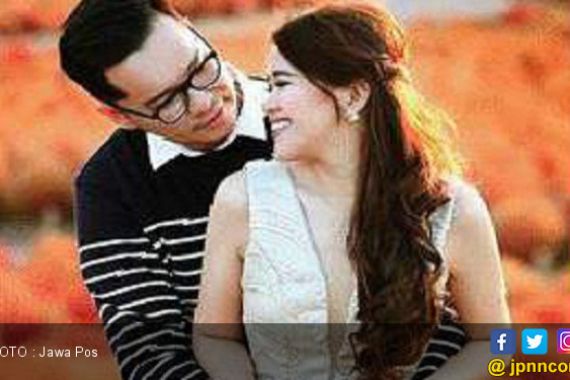 Mau Foto Pre Wedding? Pilih Gaun Satu Warna - JPNN.COM