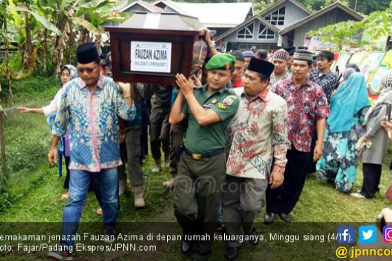 Gadis Calon Istri Fauzan Azima Datang di Pemakaman - JPNN.COM