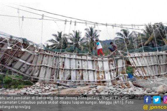 Batang Sinamar Meluap, Puluhan Hektare Sawah Terendam Banjir - JPNN.COM