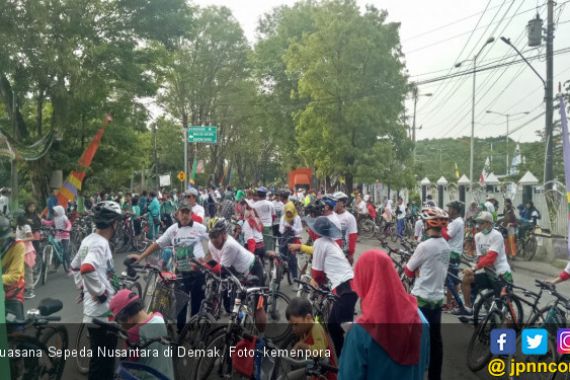 Ribuan Pegowes Sepeda Nusantara di Demak Tempuh 15 Kilometer - JPNN.COM