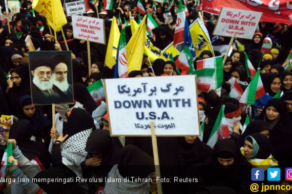 Rayakan Revolusi Islam, Warga Iran Nyanyikan Matilah Amerika - JPNN.COM