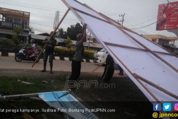 Golkar Jaksel Patroli Mencari Perusak Baliho RIDO - JPNN.COM