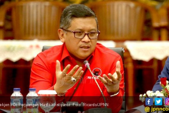 Respons Hasto ke Andi Arief soal Perusakan Baliho SBY - JPNN.COM