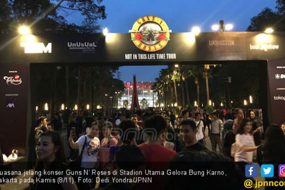 Ribuan Penggemar Guns N’ Roses Padati Stadion GBK - JPNN.COM