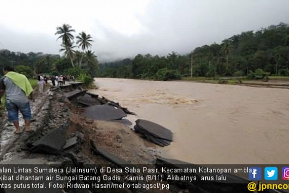 Madina Dilanda Banjir dan Longsor, Jalinsum Putus Total - JPNN.COM