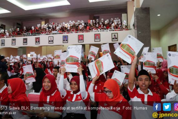 2.513 Siswa BLK Semarang Dapat Sertifikat Kompetensi Kerja - JPNN.COM