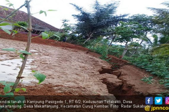 Bukan Hanya Banjir, Tanah Bergerak Hantui Sukabumi - JPNN.COM