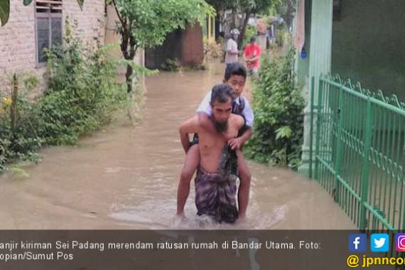 Sei Padang Meluap, 150 Rumah di Tebingtinggi Terendam Banjir - JPNN.COM
