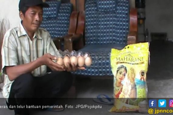 Warga Buang Bantuan Beras dan Telur dari Pemerintah - JPNN.COM