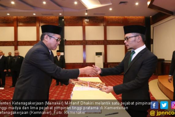 Lantik Pejabat Baru, Menaker Ingatkan Pentingnya Terobosan - JPNN.COM