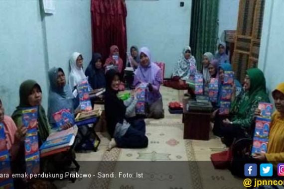 Emak-Emak Pendukung Prabowo-Sandi Kepung 3 Kabupaten - JPNN.COM