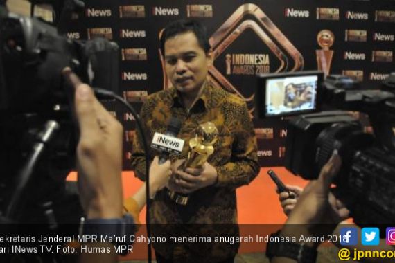 Perekat Nasionalisme, MPR Terima Indonesia Award 2018 - JPNN.COM
