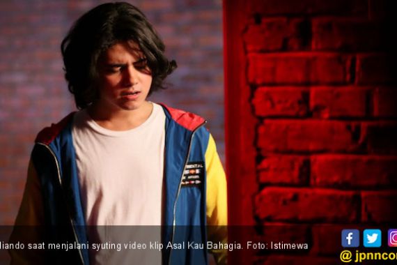 Aliando Jalani Syuting Video Klip Film Asal Kau Bahagia - JPNN.COM