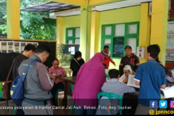 Warga Bekasi Belum Manfaatkan Layanan Administrasi Online - JPNN.COM