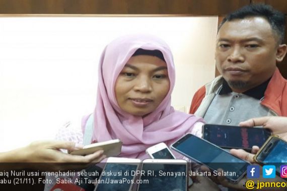 Baiq Nuril Serahkan Ribuan Surat Dukungan untuk Jokowi - JPNN.COM