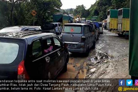 Perbaikan Jalan Longsor di Lintas Sumbar-Riau Dinilai Lamban - JPNN.COM