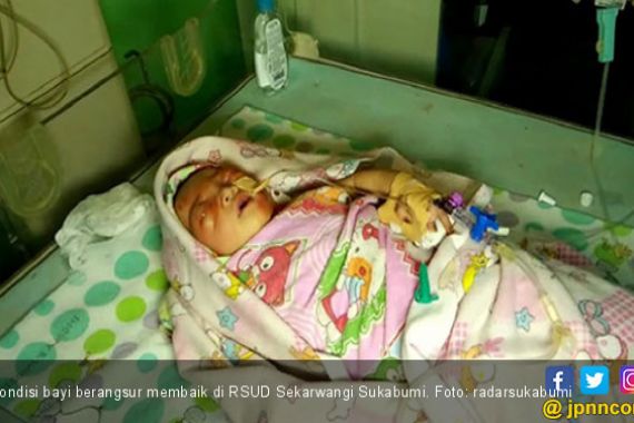 Bayi Tergeletak di Belakang Warung jadi Rebutan - JPNN.COM