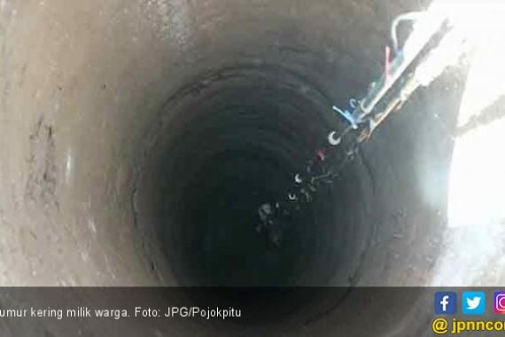 Sumur Kering, Warga Cari Air Bersih Hingga 20 Kilometer - JPNN.COM