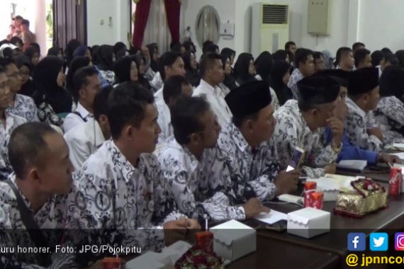 Ribuan Guru Honorer Tagih Janji Plt Bupati Bekasi - JPNN.COM