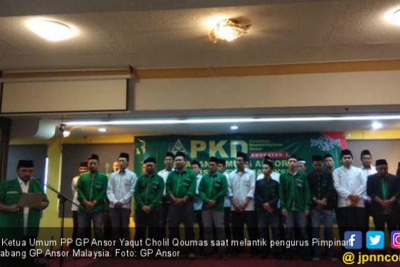 Lantik GP Ansor Malaysia, Gus Yaqut: Lawan Radikalisme Agama - JPNN.COM