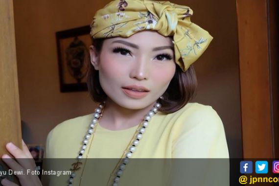 Reaksi Ayu Dewi Melihat Suami Marah sampai Gunting Kartu Kredit - JPNN.COM