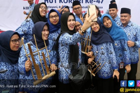 Penjelasan Pihak Istana soal Wacana PNS Bisa Kerja dari Rumah - JPNN.COM