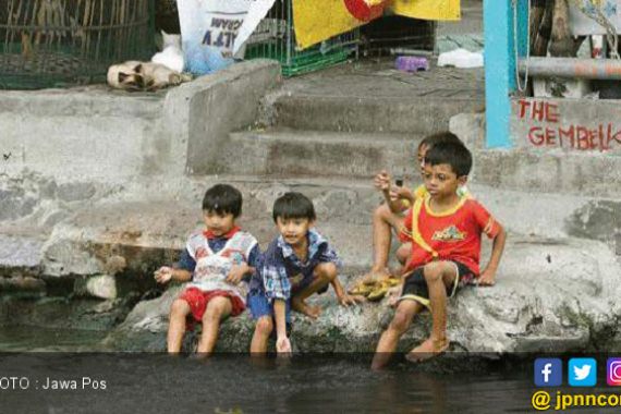 Jangan Main di Pinggiran Sungai, Bahaya - JPNN.COM