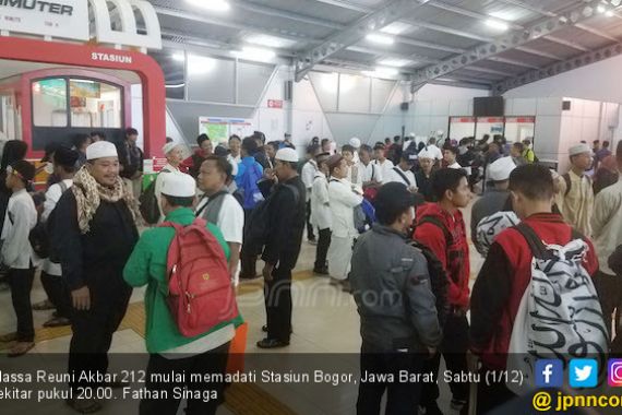 Massa Reuni Akbar 212 Mulai Berdatangan ke Jakarta - JPNN.COM