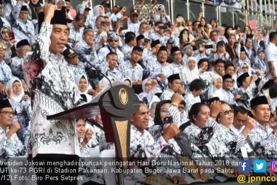 Jokowi: Guru tak Bisa Digantikan oleh Mesin Secanggih Apapun - JPNN.COM