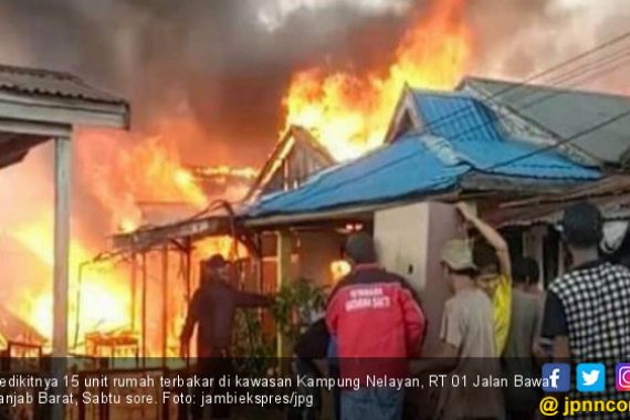 Kebakaran Hebat di Kuala Tungkal, 15 Rumah Ludes dalam 1 Jam - JPNN.COM
