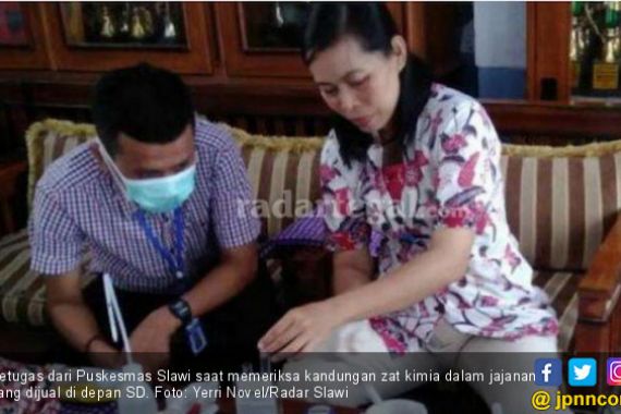 Awas! Es Doger Mengandung Pewarna Tekstil Dijajakan di SD - JPNN.COM