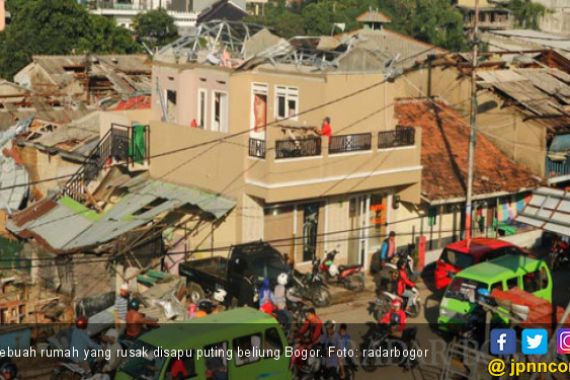 Data Terbaru: 1.697 Rumah Rusak Disapu Puting Beliung Bogor - JPNN.COM