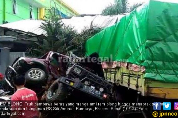 Truk Maut Tabrak 14 Mobil dan Rumah Sakit, Ini Videonya - JPNN.COM