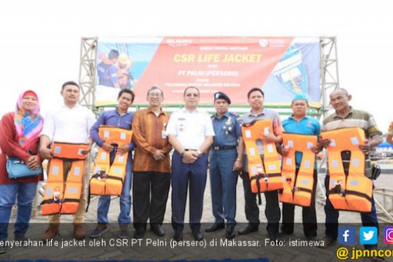 Dukung Keselamatan, Pelni Bagikan Life Jacket ke Pelra - JPNN.COM