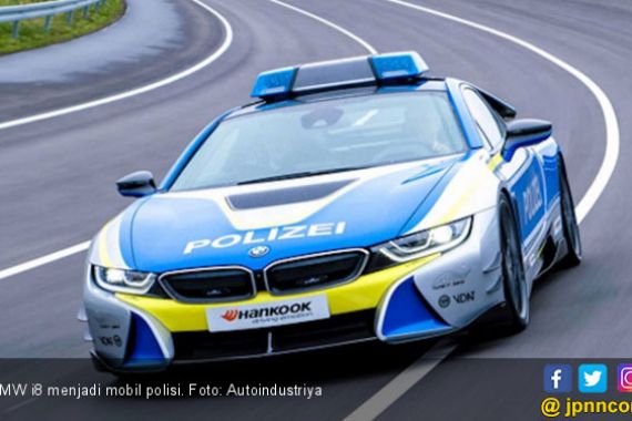 BMW i8 Mendapat Tugas Sebagai Mobil Polisi - JPNN.COM