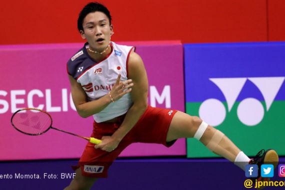 Satu Kaki Kento Momota Injak Semifinal BWF World Tour Finals - JPNN.COM