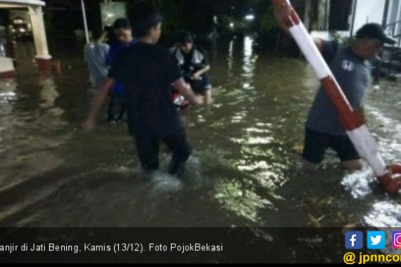 Sejumlah Wilayah di Kota Bekasi Banjir Hingga 30 Cm - JPNN.COM