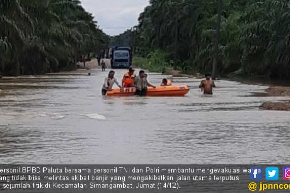 Banjir di Paluta, BPBD dan TNI-Polri Evakuasi Warga - JPNN.COM