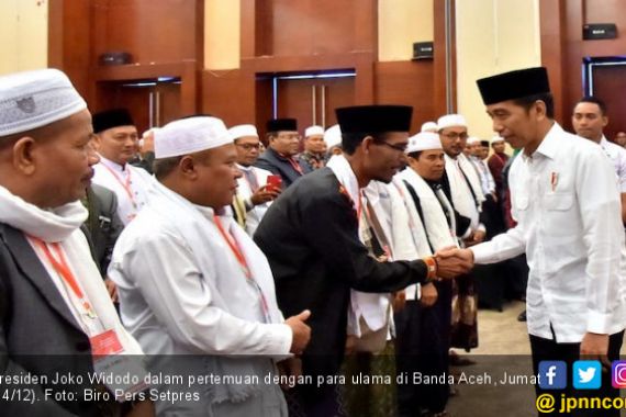 Kebahagiaan Presiden Jokowi Bertemu Ratusan Ulama Aceh - JPNN.COM