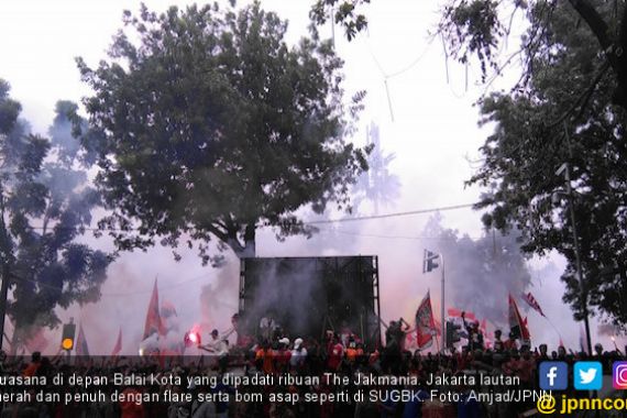 Suasana Depan Balai Kota Serasa di Stadion Saat Pesta Juara - JPNN.COM