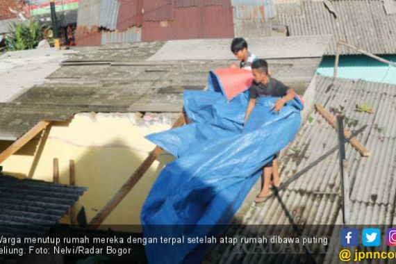3000 Asbes dan 1000 Terpal Untuk Korban Puting Beliung Bogor - JPNN.COM