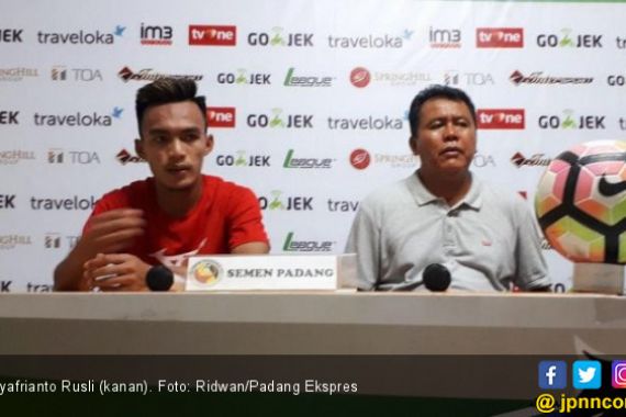 Semen Padang Pertahankan Syafrianto Rusli Sebagai Pelatih - JPNN.COM