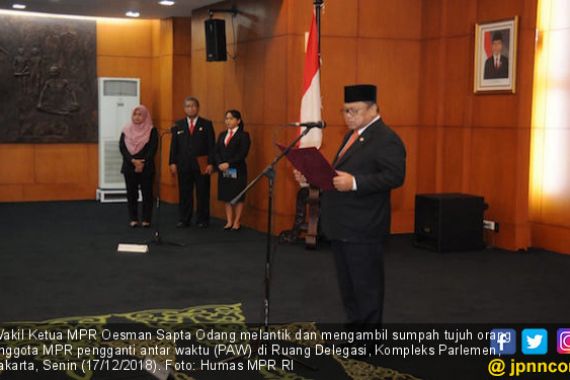 Oesman Sapta Lantik Tujuh Anggota MPR PAW - JPNN.COM