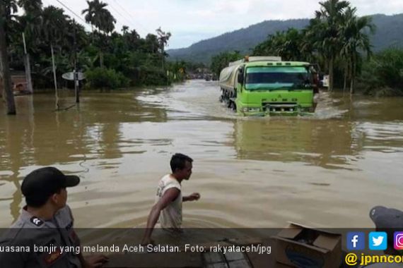 Sungai Souraya Meluap, Ratusan Rumah Terendam Banjir - JPNN.COM
