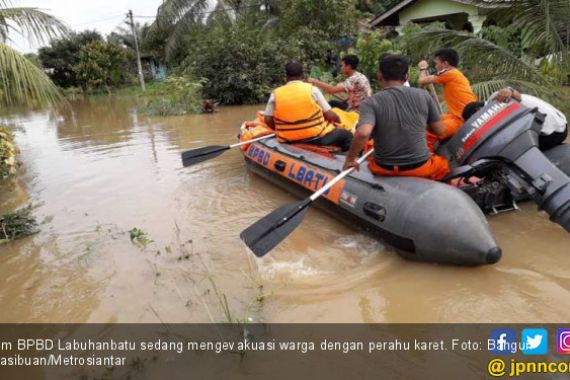 Sungai Meluap, Ribuan Rumah di Labuhanbatu Terendam Banjir - JPNN.COM