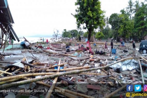 Kemendagri Turunkan Tim Evakuasi Korban Tsunami Selat Sunda - JPNN.COM