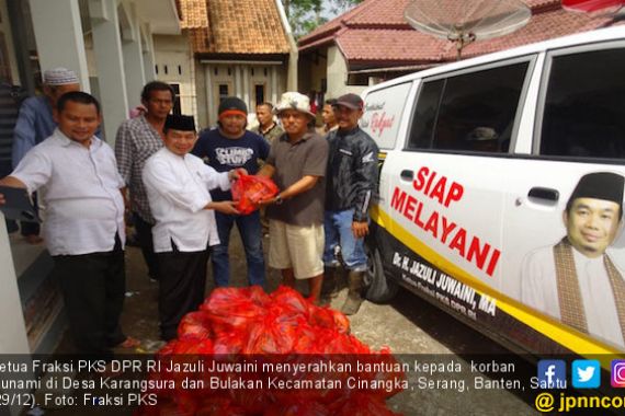 FPKS DPR Menyerahkan Bantuan untuk Korban Tsunami di Banten - JPNN.COM