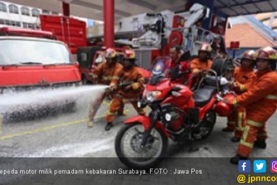 Lebih Lengkap dengan Sepeda Motor Pemadam Api - JPNN.COM