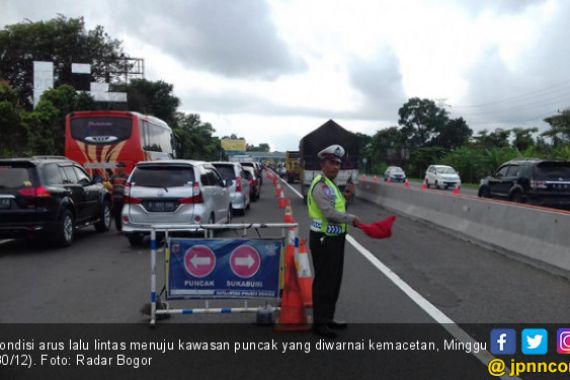 Jelang Tahun Baru, Jalur Puncak Macet 4 Kilometer - JPNN.COM